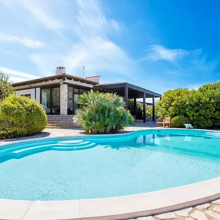 Malaya Con 2 Piscine Per 18 Persone Villa