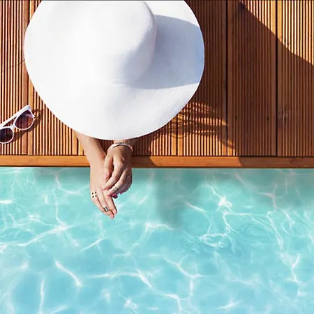 Malaya Con 2 Piscine Per 18 Persone *