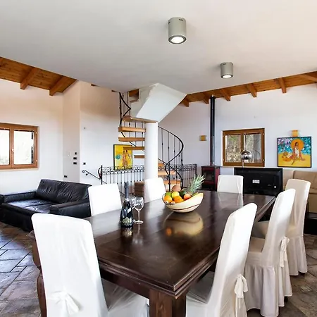 Malaya Con 2 Piscine Per 18 Persone *