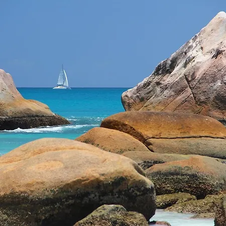 Malaya Con 2 Piscine Per 18 Persone *