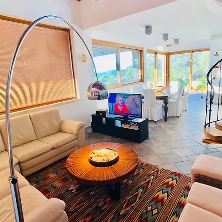 Malaya Con 2 Piscine Per 18 Persone *