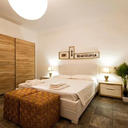 Malaya Con 2 Piscine Per 18 Persone *