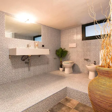 Malaya Con 2 Piscine Per 18 Persone Villa