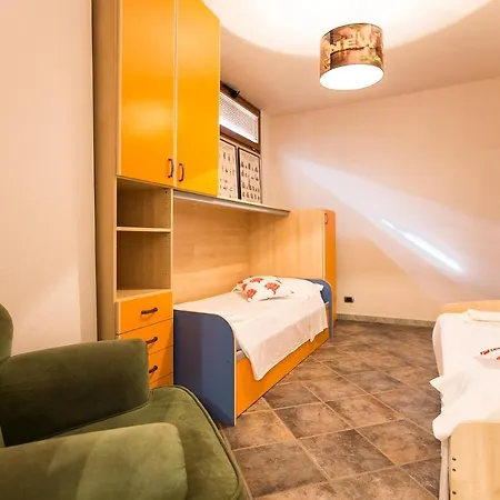 Malaya Con 2 Piscine Per 18 Persone *