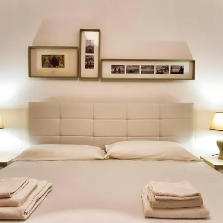 Malaya Con 2 Piscine Per 18 Persone