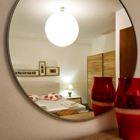 Malaya Con 2 Piscine Per 18 Persone