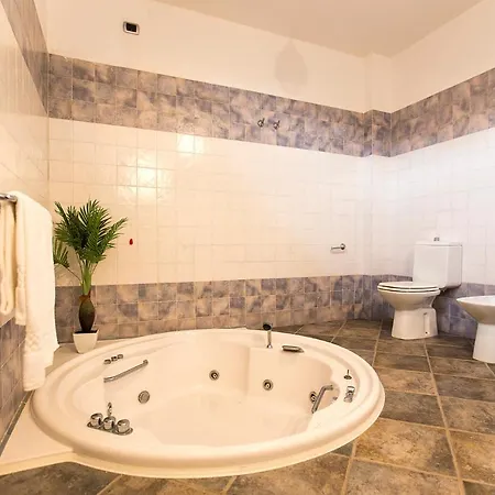 Malaya Con 2 Piscine Per 18 Persone Villa