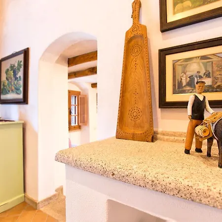 Malaya Con 2 Piscine Per 18 Persone