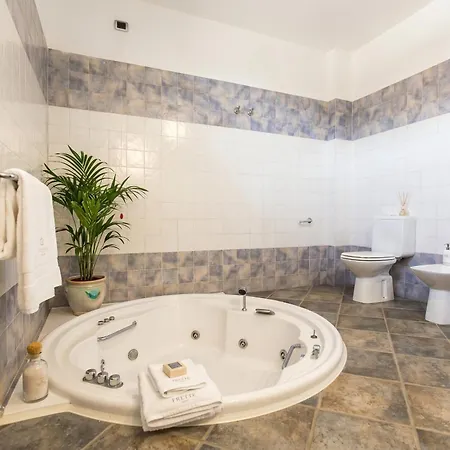 Vila Malaya Con 2 Piscine Per 18 Persone Alghero