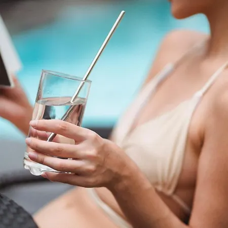 Malaya Con 2 Piscine Per 18 Persone فيلة